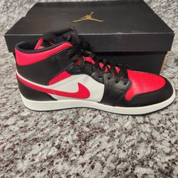 Nike Jordan 1 Mid 'Bred Toe' Size 13 554724-079