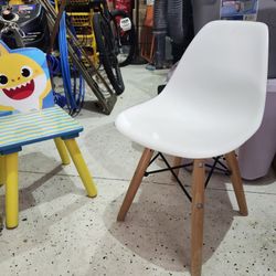 Super cute modern White children's little chair toddler and little baby shark toddlers chair