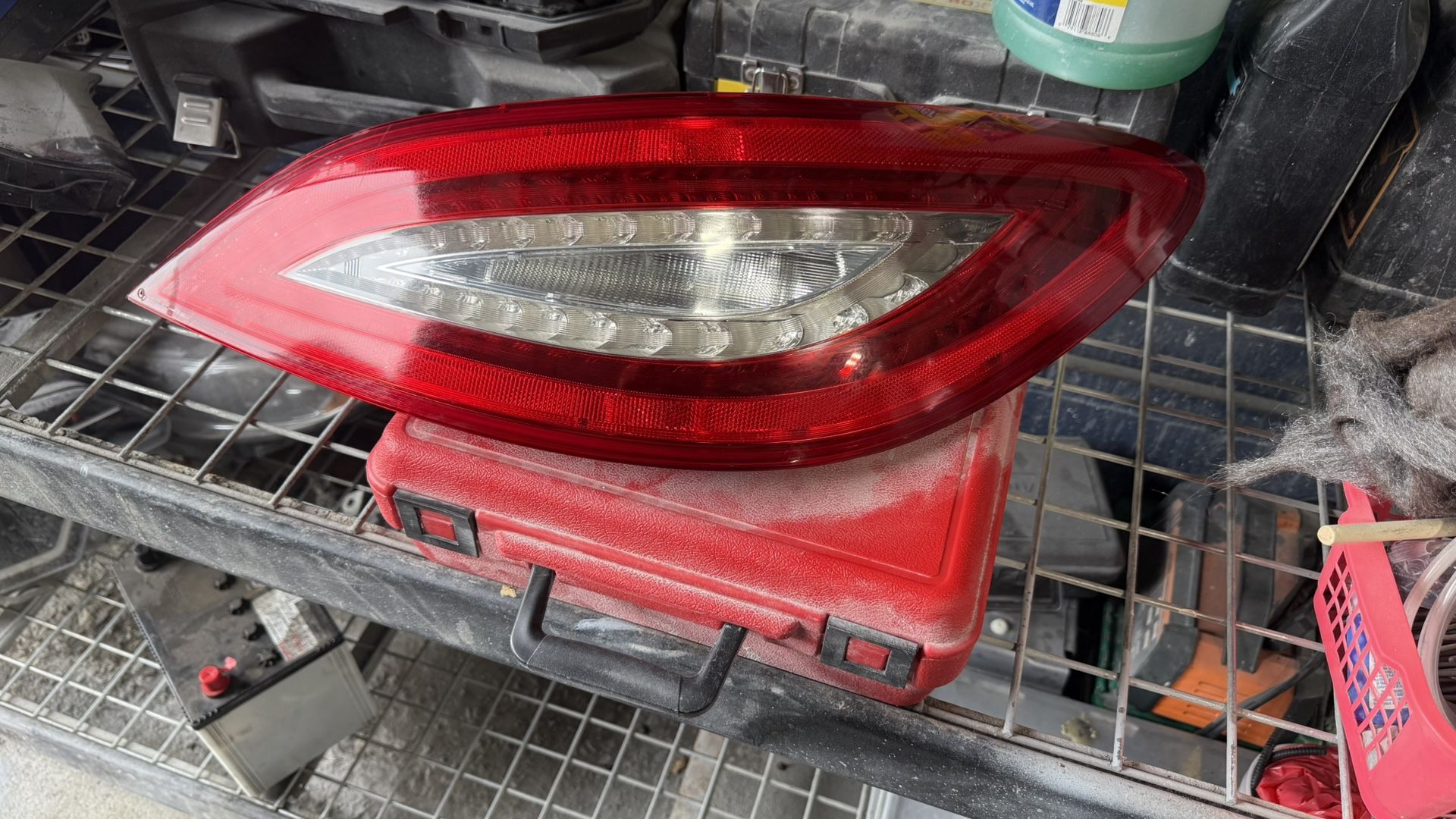 Mercedes-Benz CLS-Class C218 and W218 vehicle Tail light.
