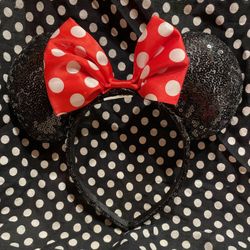 DISNEY PARKS Authentic Minnie Mouse Sequined Ears Headband w Polka Dot & Red Bow Black Mickey Mouse