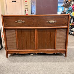 Vintage Magnavox Radio & Record Player-Works