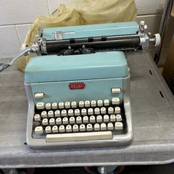 Royal Manual Office Size Typewriter