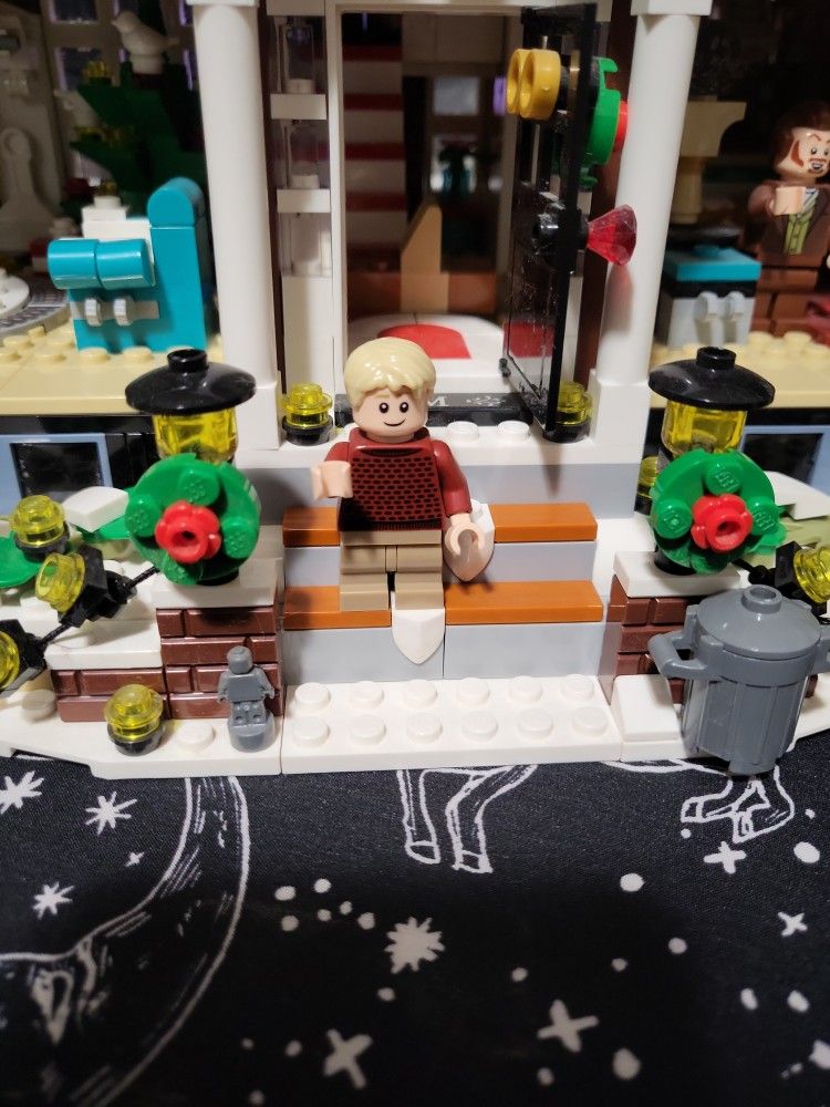 Lego Home Alone