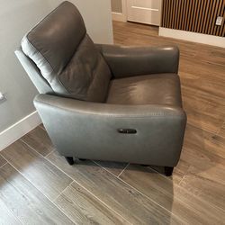 Motorized leather recliner chair