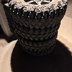 Used Polaris general wheels and tires