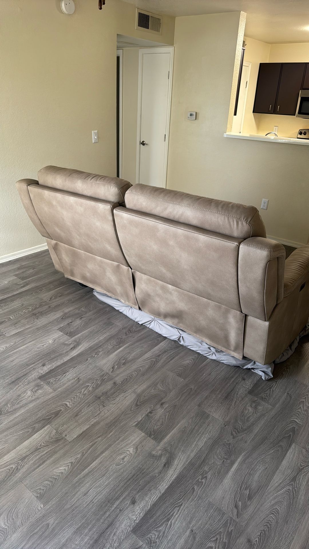 Dual reclining loveseat