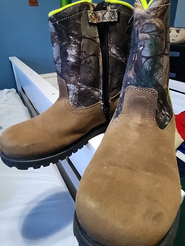 Magellan boys youth boots size 5