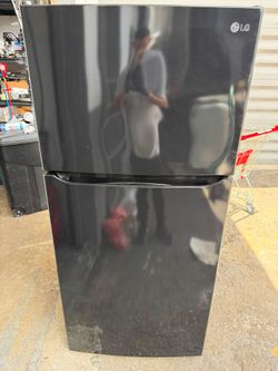 Freezer Refrigerator – Sleek Glossy Black
​