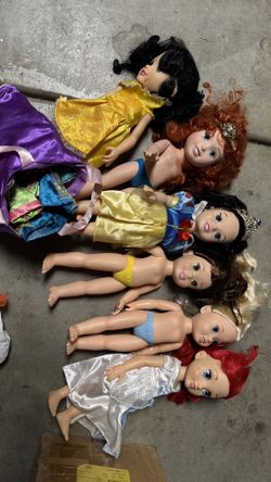 6 Disney Princess Dolls And Accessories 