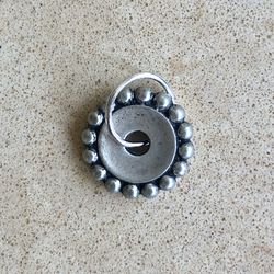 ⚫️ Pretty & funky silver tone bubble edge circle bead charm pendant