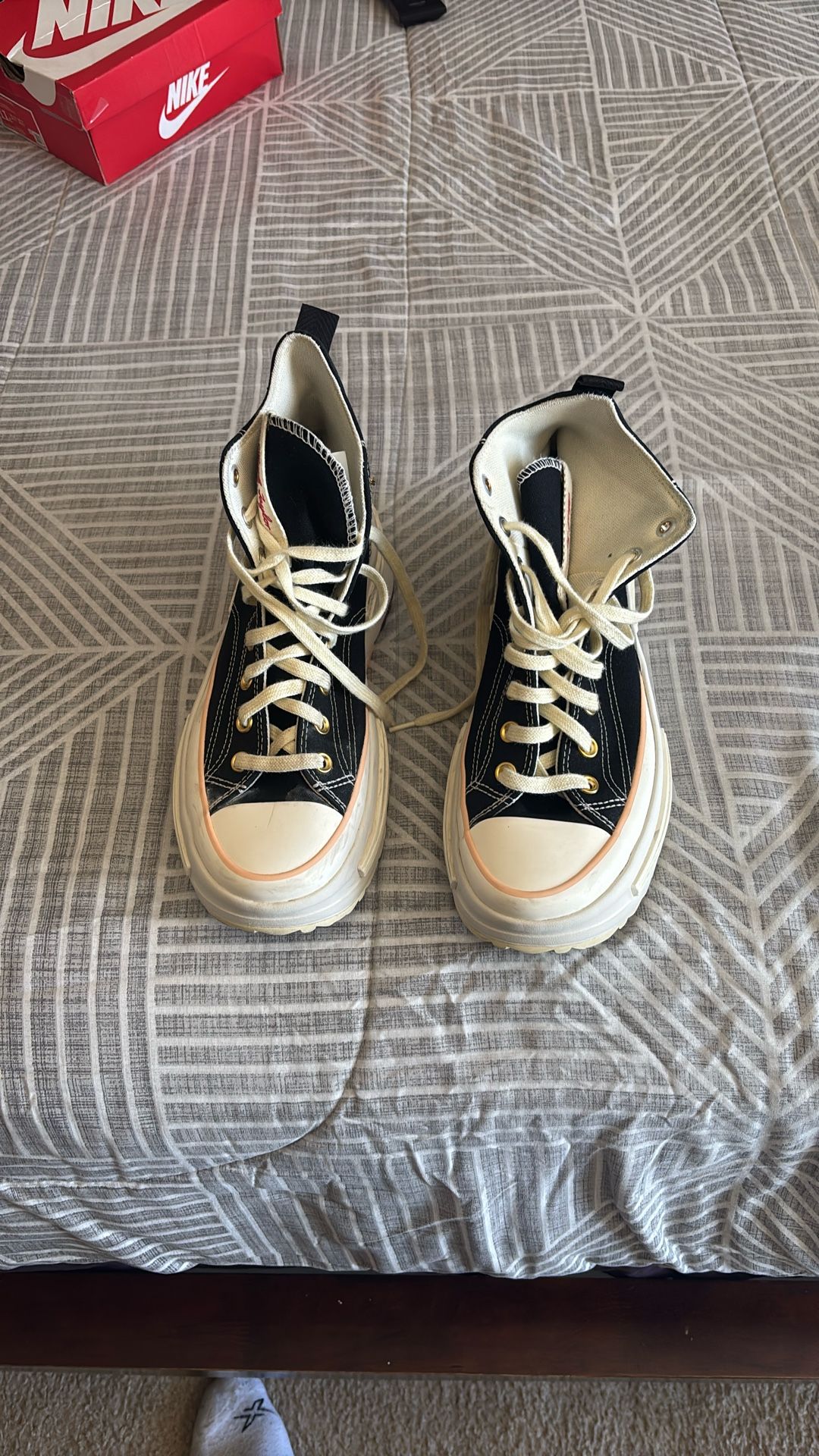Women’s 9.5 Converse