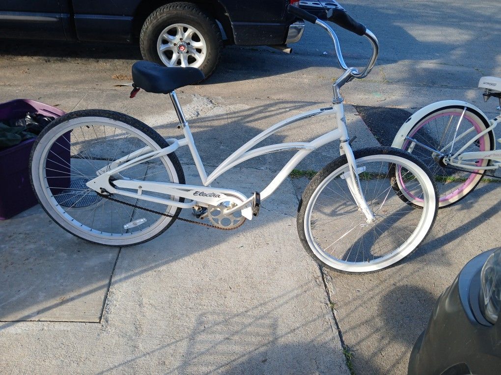 26 White Electra Beach Cruiser Bicycle