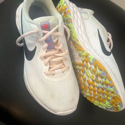 Nikes shoes size 6 1/2 women