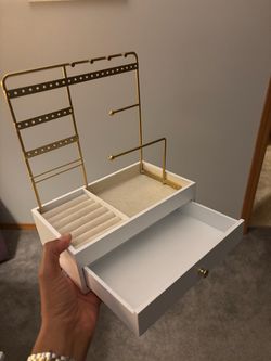 Jewelry box
