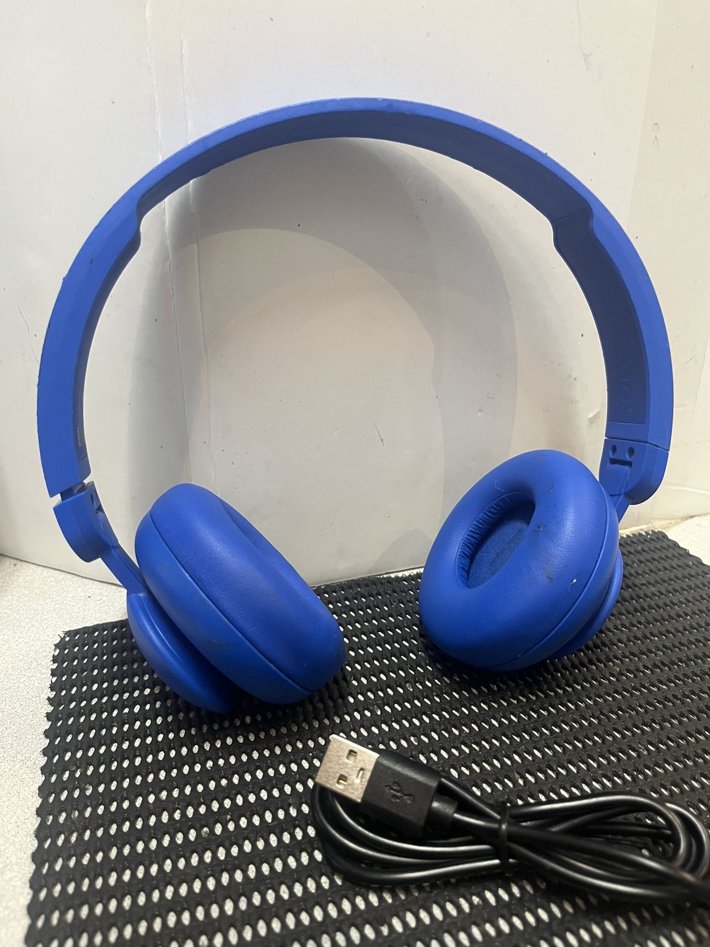 ONN Groove Wireless on Ear headphones-Blue Headphones are in good condition and actually sound