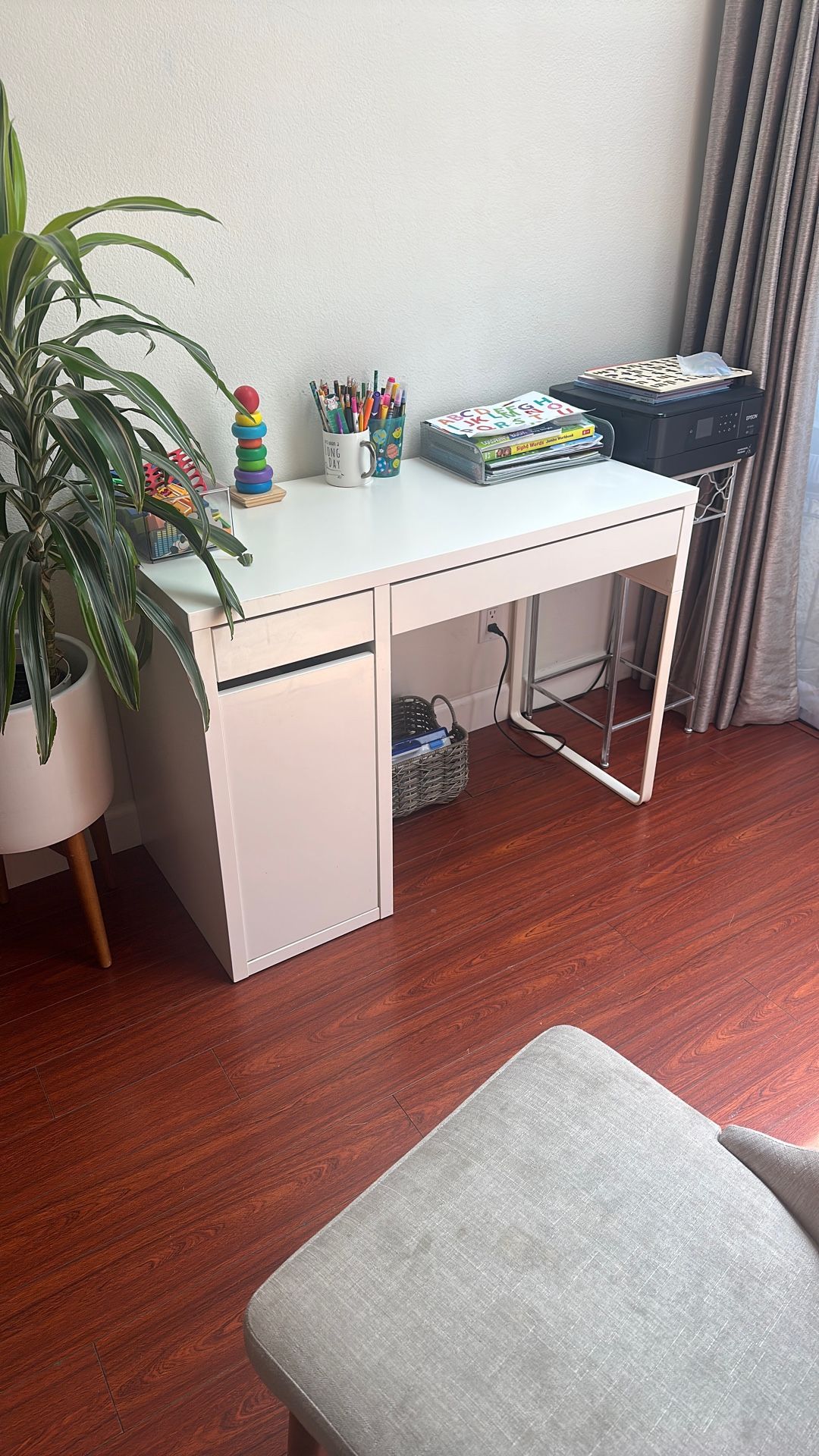 White Office Desk