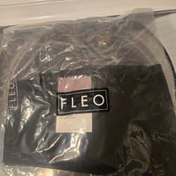 Fleo Leggings Size large