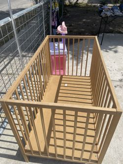 Small Crib/ Playpen
