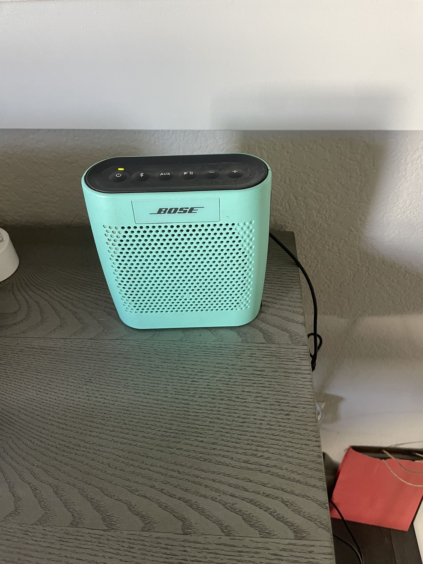 Like New Bose Color Soundlink Bluetooth Portable Speaker 