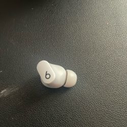 Right White Beats Studio Bud
