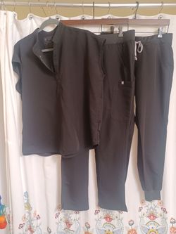 FIGS Women’s Scrub Set Black Rafaela Oversized Top, Joggers, Yola Yoga Cargo Med