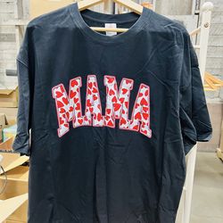 A black T-shirt for mama