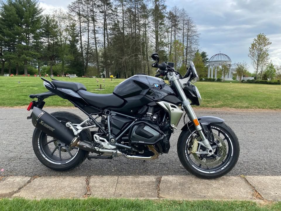2023 BMW R1250R Triple Black