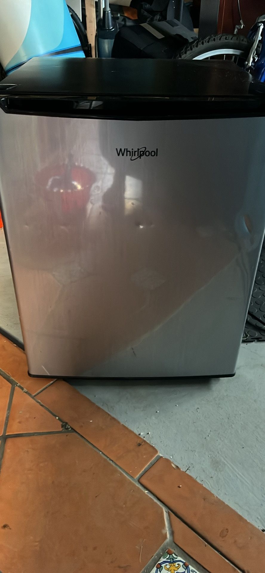 Whirlpool Mini Fridge 19Lx17Wx23H
