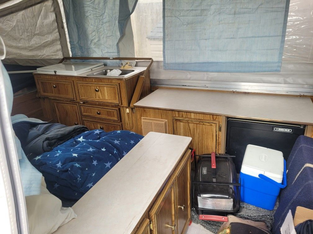 1996 Coleman Sun Valley Pop up Camper for Sale in Spanaway, WA OfferUp