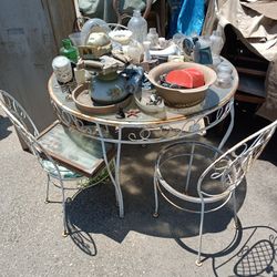  Vintage Metal White Table With 4 Chairs 