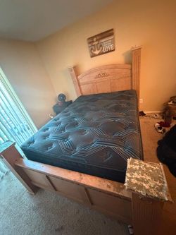 Wood Poster Bed Frame with Mattress