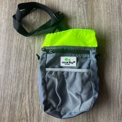 🏕 Outdoor Gear Dog Treat Pouch (Green/Gray with Straps)