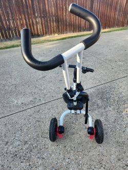 Kids tricycle with handle