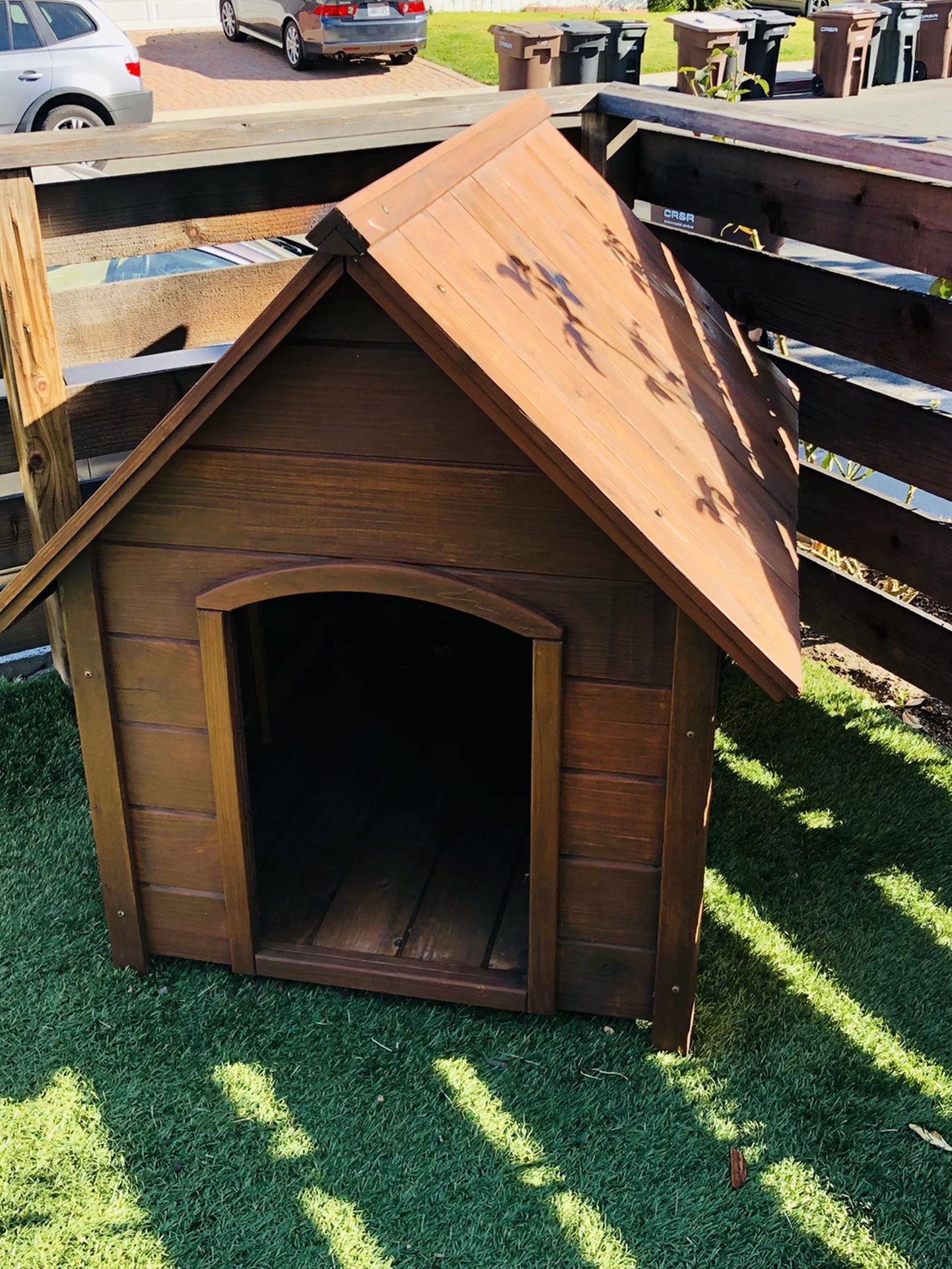 Large Wood Dog house