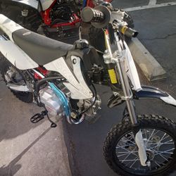 **Brand New Dirt Bike 125cc** - Automatic. - Electric Start. - 4 stroke. - Mph 55-60 - Support up 450 lbs. - Alloy rims and suspension. * High Perform