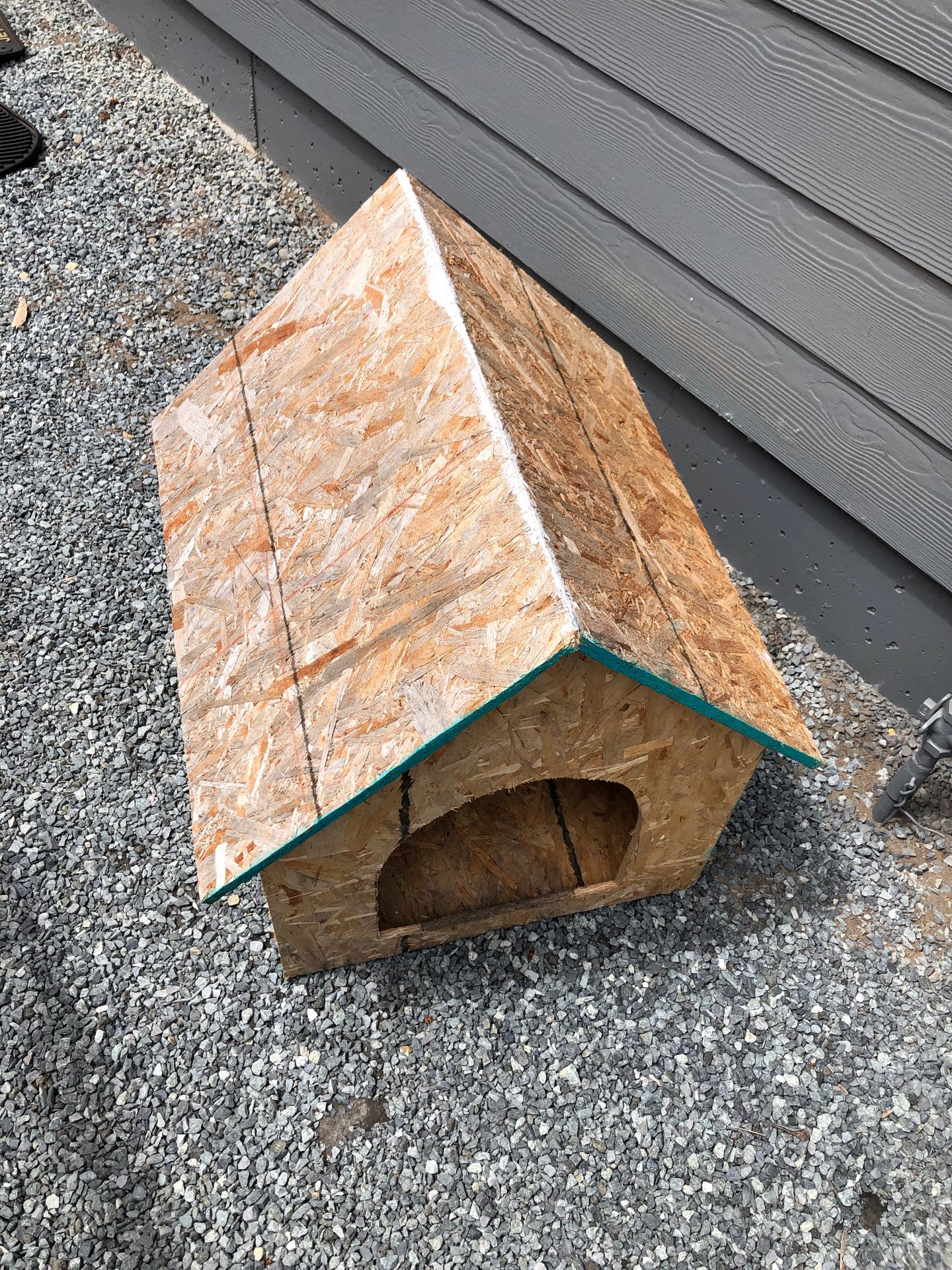 Wood cat house or good for little dog.