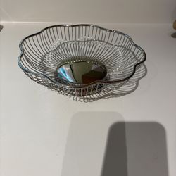 Vintage Mid-Century Modern Silver Plate Round Wire Bread Fruit Basket