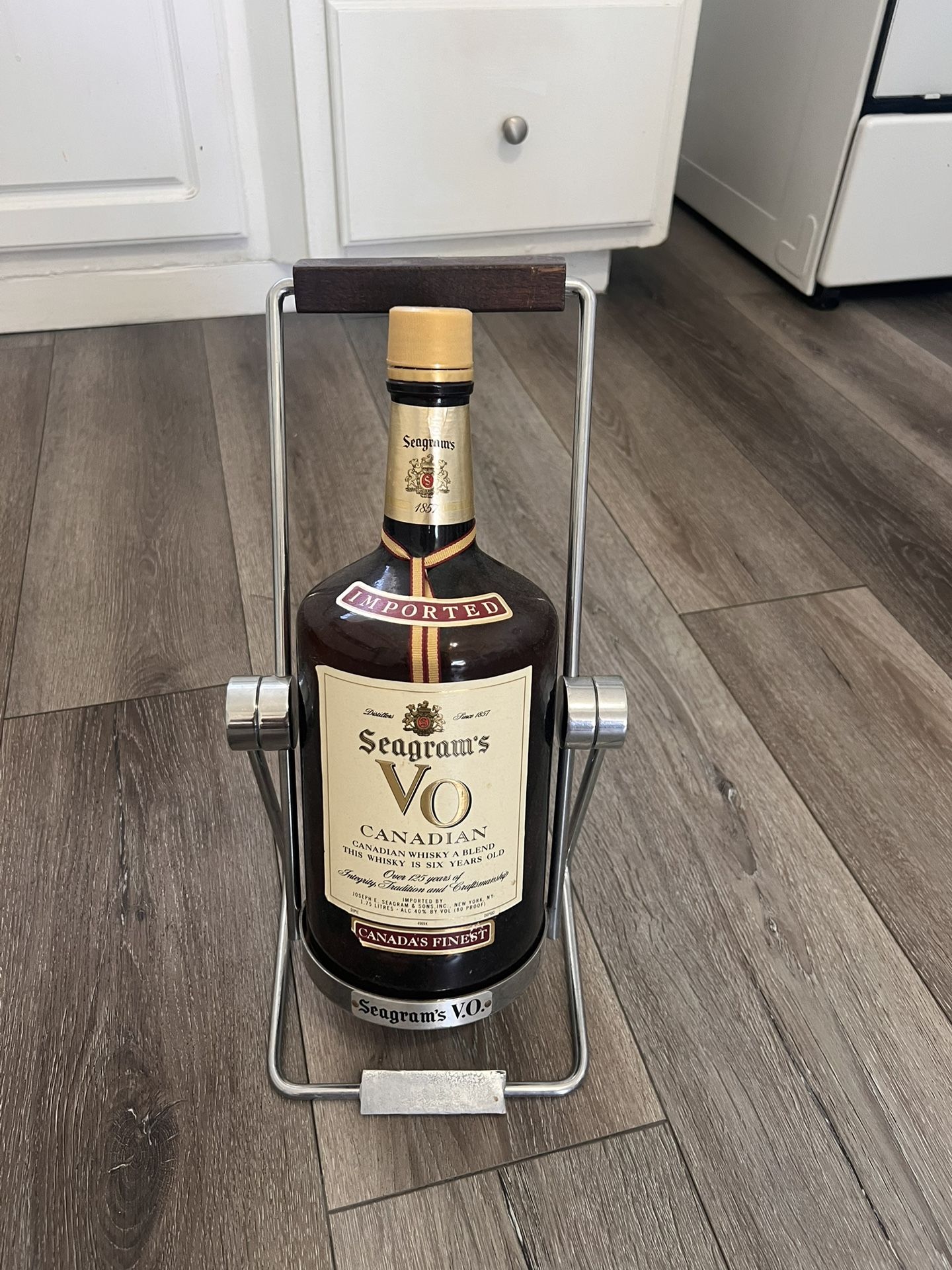 Vintage Seagram's VO Glass Display clean and empty Bottle Great For Bar Display !