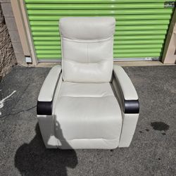 🛋 Canmore Leather Power Recliner with Power Headrest 🚚💨 FREE DELIVERY!