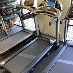 Horizon Fitness Elite T7 Heavy Duty Folding Treadmill With ONLY 33 Miles On It Includes Warranty