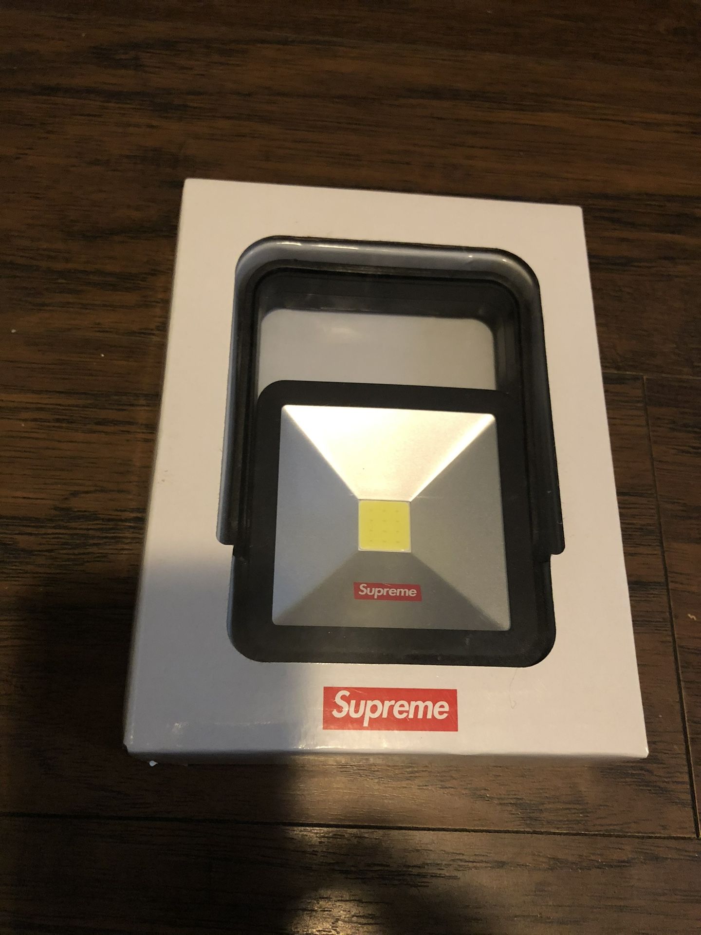 Supreme Magnetic Kickstand Light赤