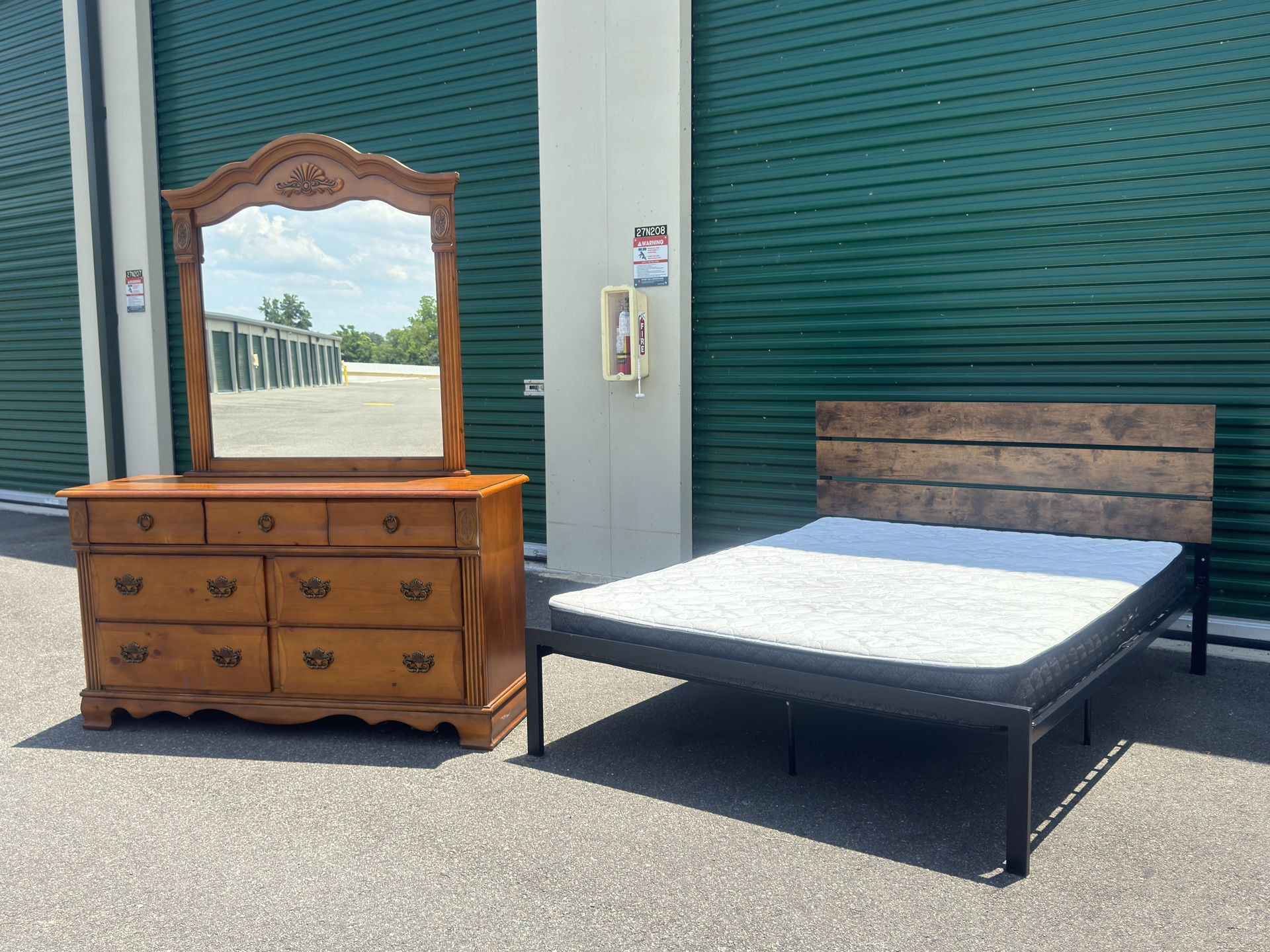 Queen Size Platform Bed With Mattress Plus Dresser With Mirror 