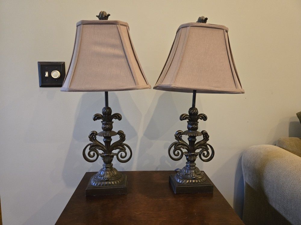 PAIR OF BEAUTIFUL LAMPS