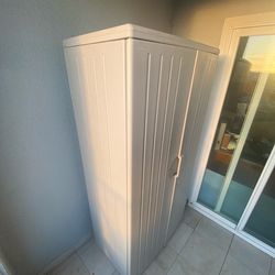 Eldon outdoor storage cabinet made of resinite