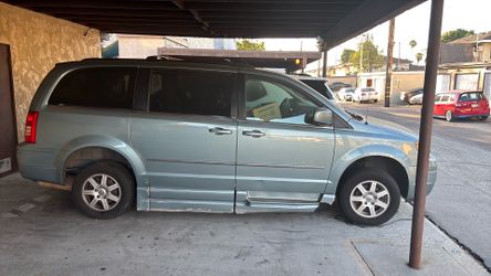 2010 Chrysler Town & Country