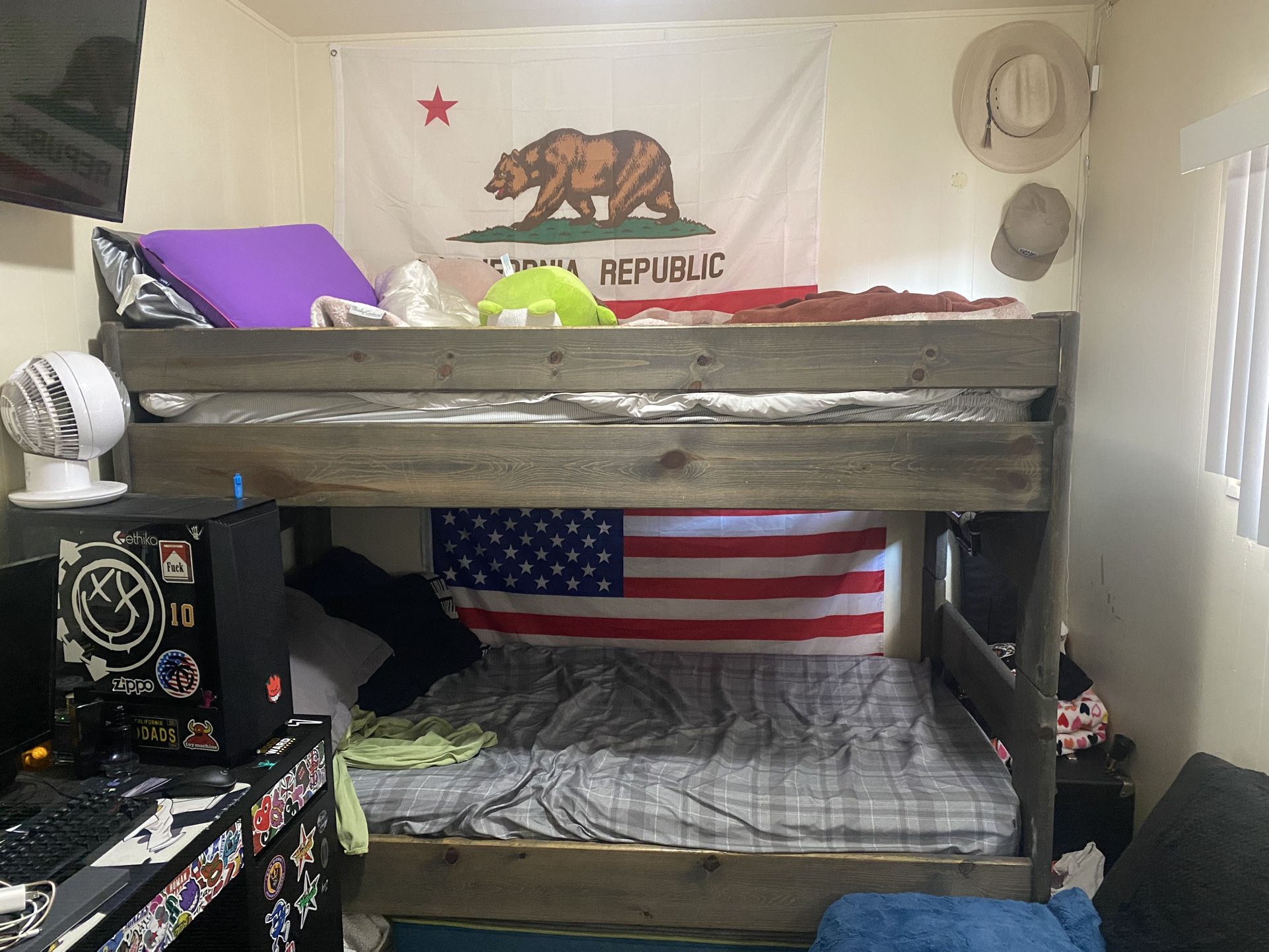twin bunk beds