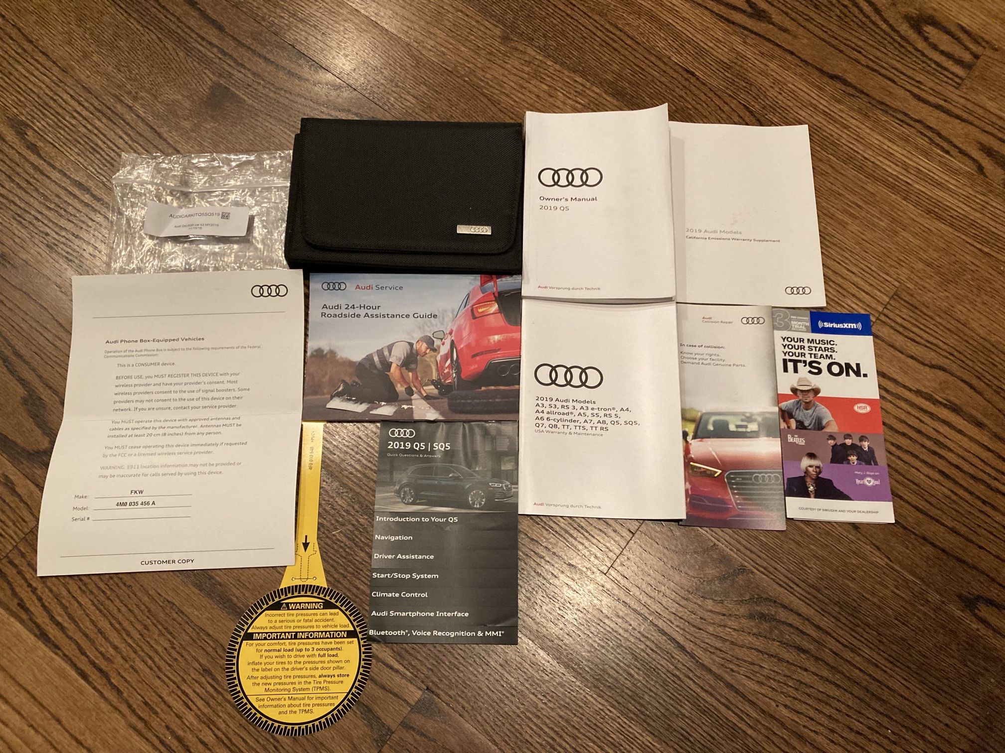 **AUDI Q5 Factory Owner's Manual Set & Case *OEM*