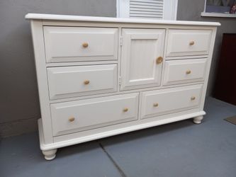 WOOD DRESSER, 7 drawers