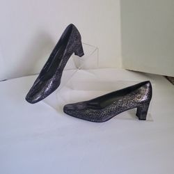 Stuart Weitzman Pump Snakeskin Pattern