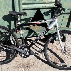 TREK 3500 Hardtail Mountain Bike - 18’ Frame With 26’ Wheels- USED 